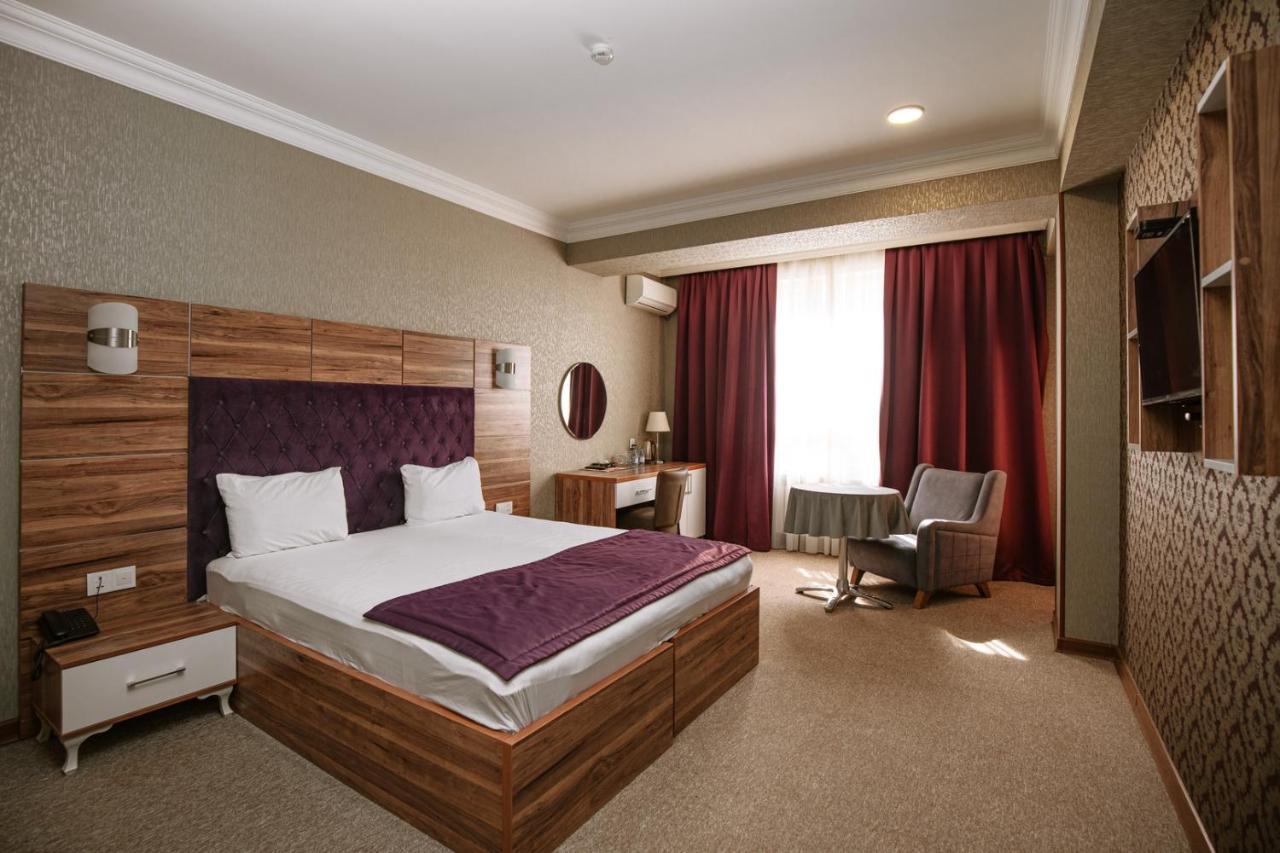 Royal Sapphire Boutique Appartement Bakoe Buitenkant foto