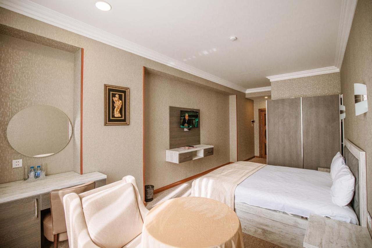 Royal Sapphire Boutique Appartement Bakoe Buitenkant foto