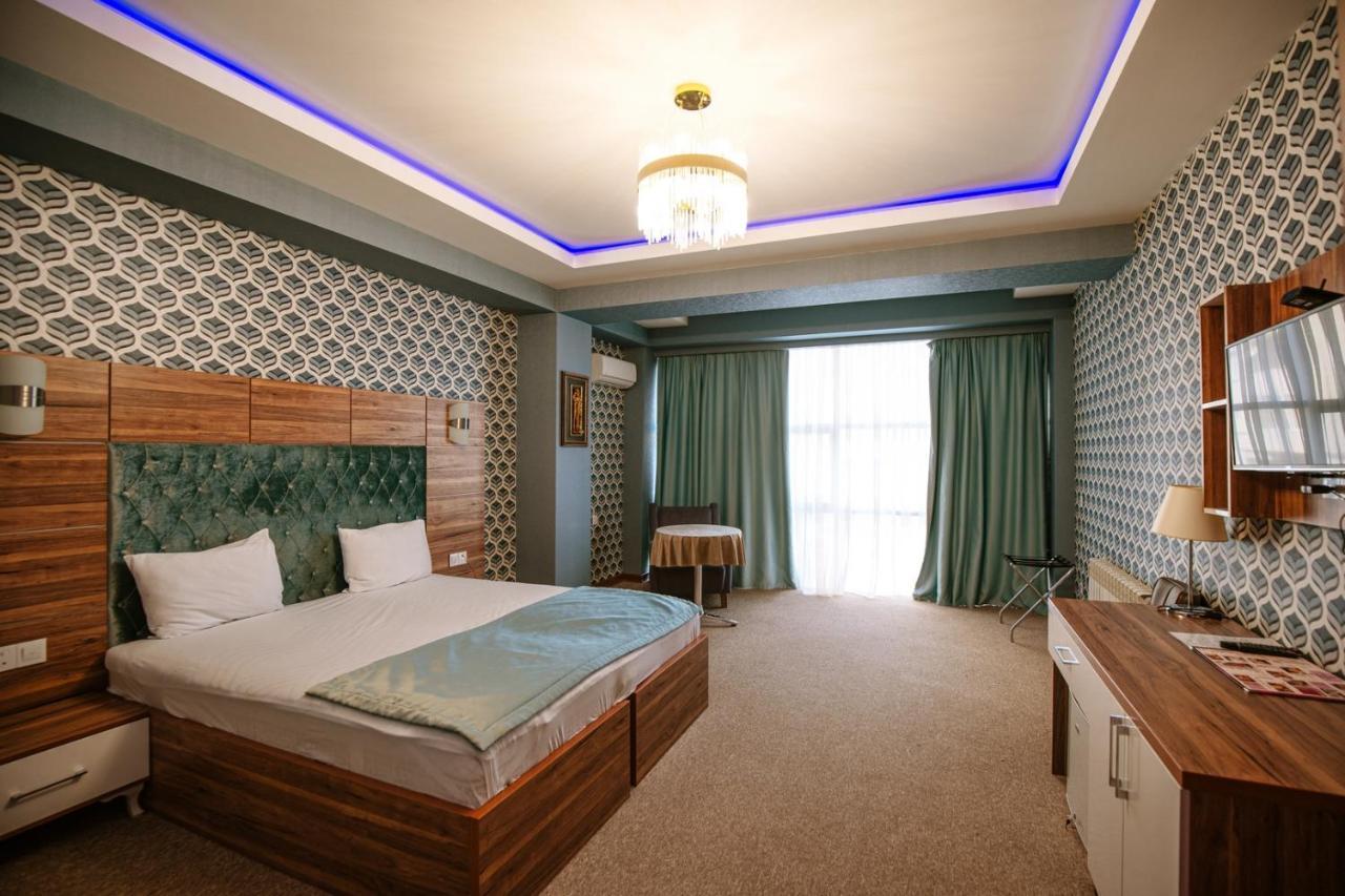 Royal Sapphire Boutique Appartement Bakoe Buitenkant foto