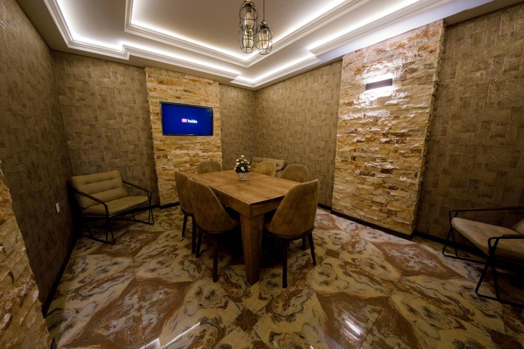 Royal Sapphire Boutique Appartement Bakoe Buitenkant foto